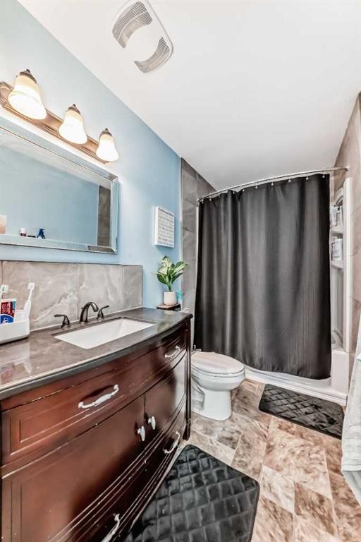 3 Shannon Close, Olds, AB - Indoor Photo Showing Bathroom