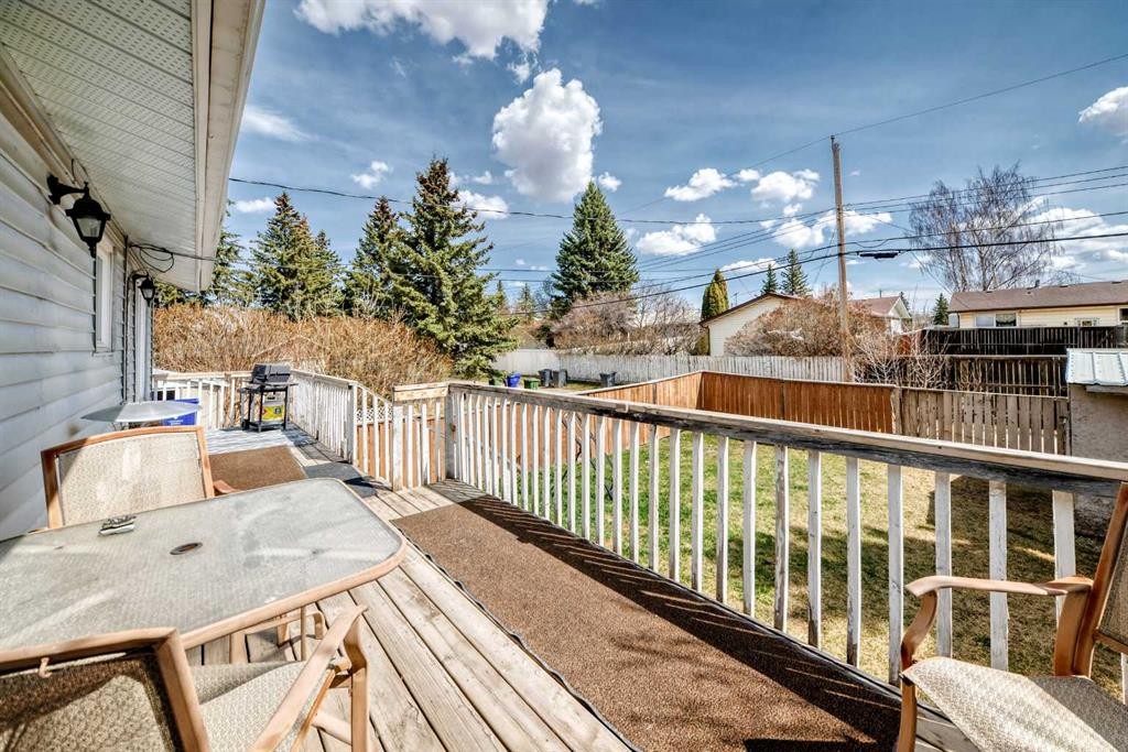 3 Shannon Close, Olds, AB - Outdoor