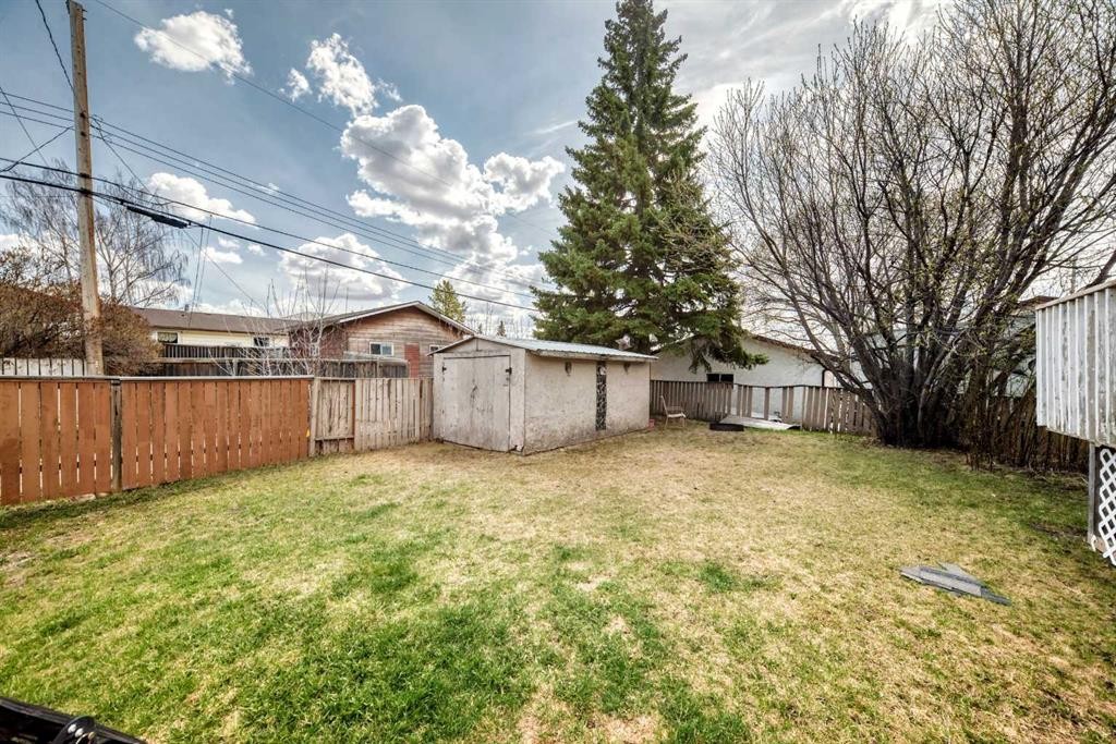 3 Shannon Close, Olds, AB - Outdoor