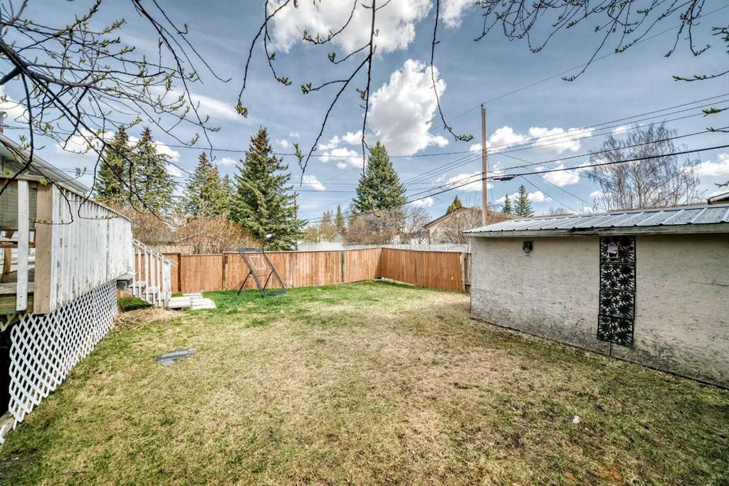 3 Shannon Close, Olds, AB - Outdoor