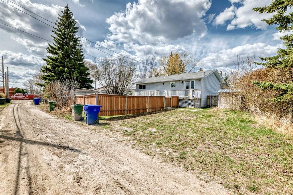 3 Shannon Close, Olds, AB - Outdoor