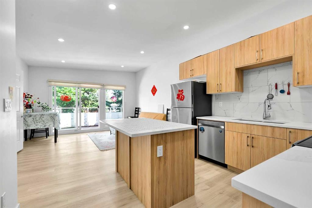 5023 North Haven Drive Nw, Calgary, AB - Indoor Photo Showing Kitchen
