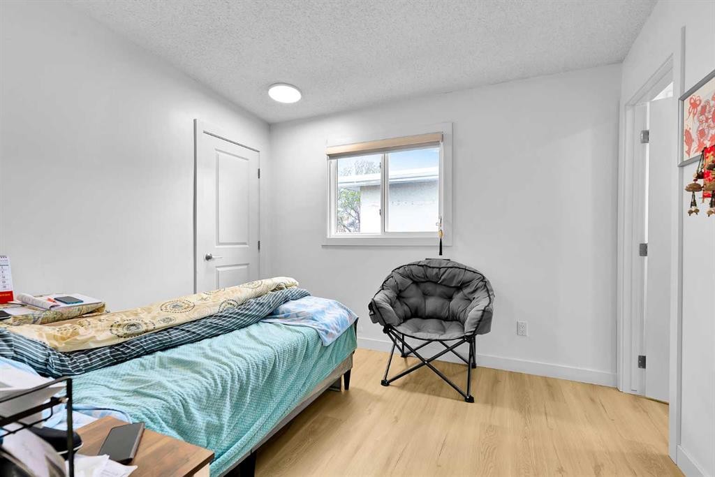 5023 North Haven Drive Nw, Calgary, AB - Indoor Photo Showing Bedroom