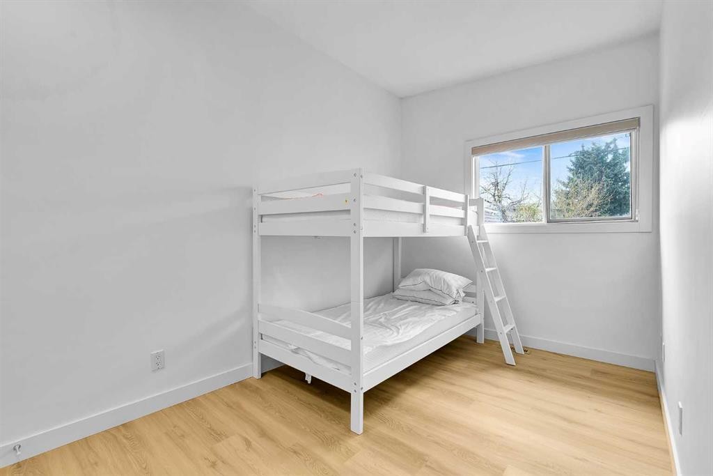 5023 North Haven Drive Nw, Calgary, AB - Indoor Photo Showing Bedroom