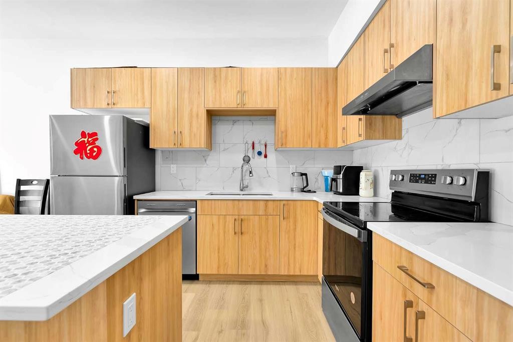 5023 North Haven Drive Nw, Calgary, AB - Indoor Photo Showing Kitchen