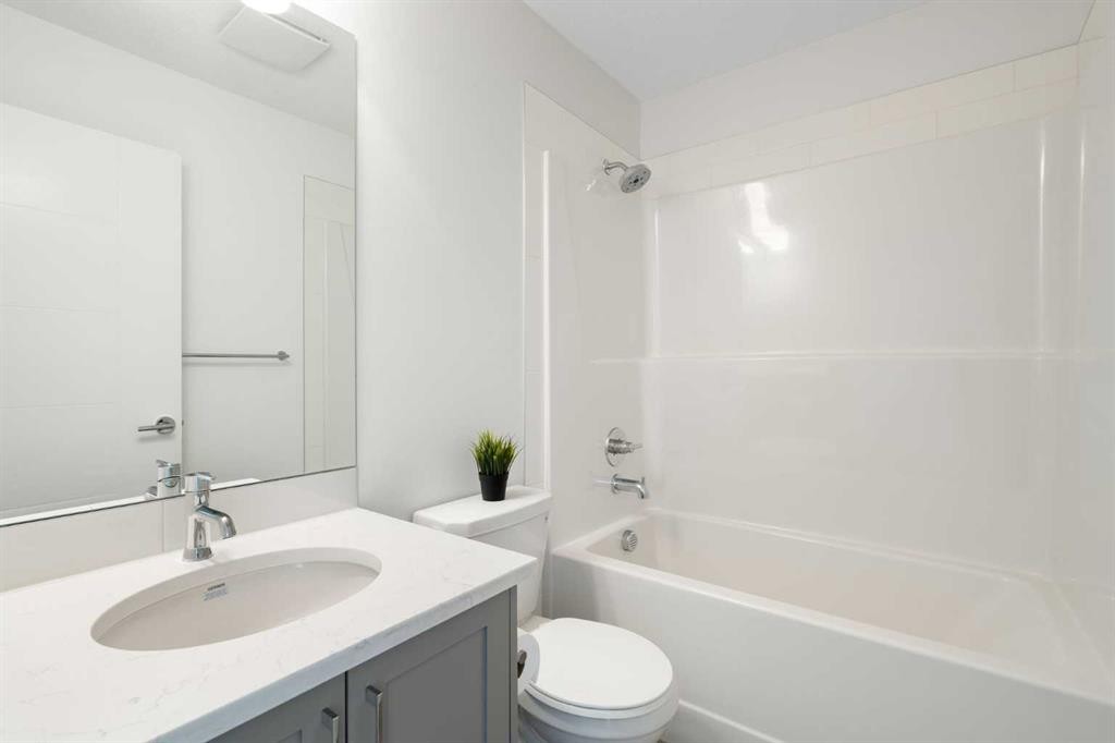 505 Copperstone Manor Se, Calgary, AB - Indoor Photo Showing Bathroom