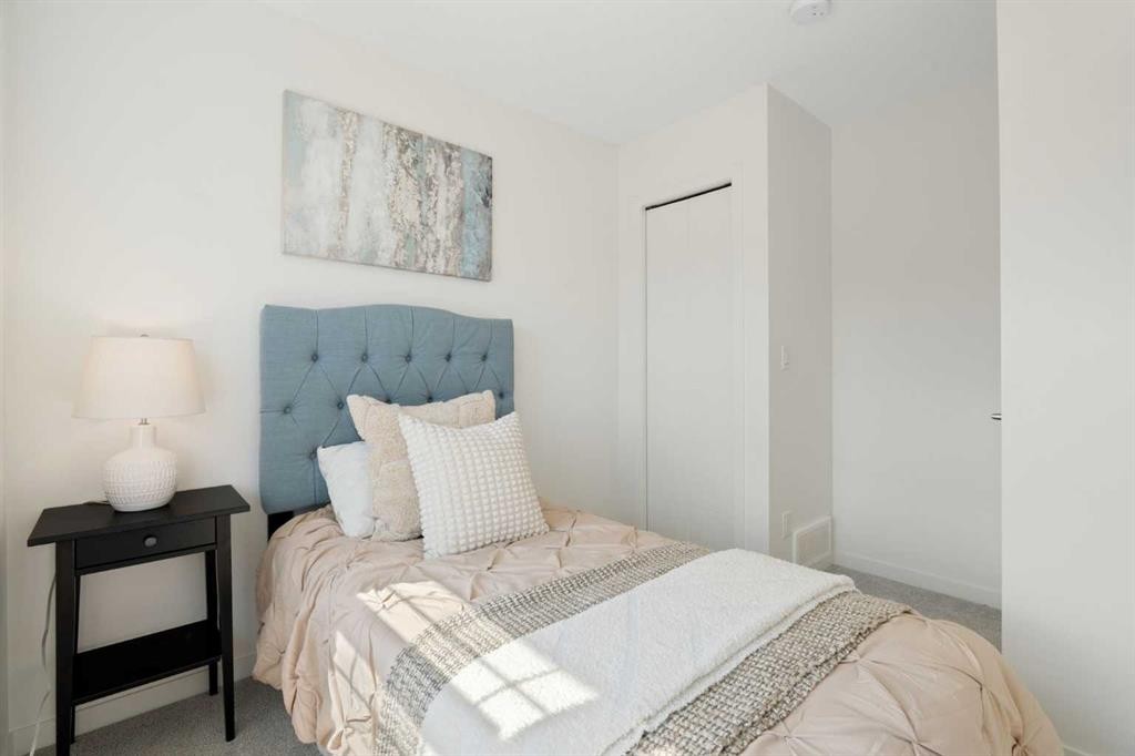 505 Copperstone Manor Se, Calgary, AB - Indoor Photo Showing Bedroom