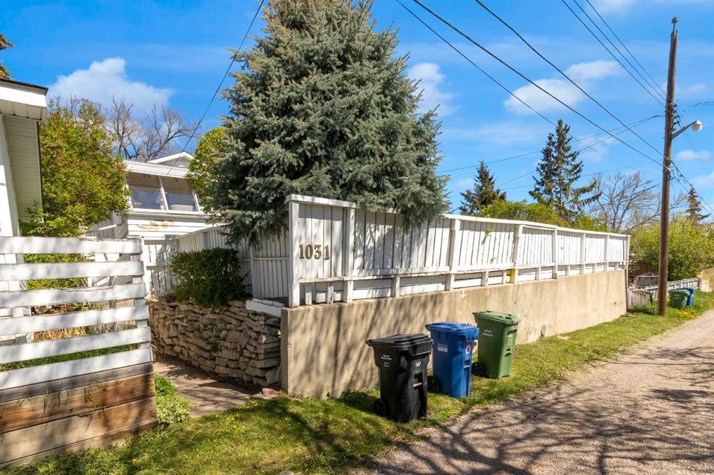 1031 Thorneycroft Drive Nw, Calgary, AB - Outdoor