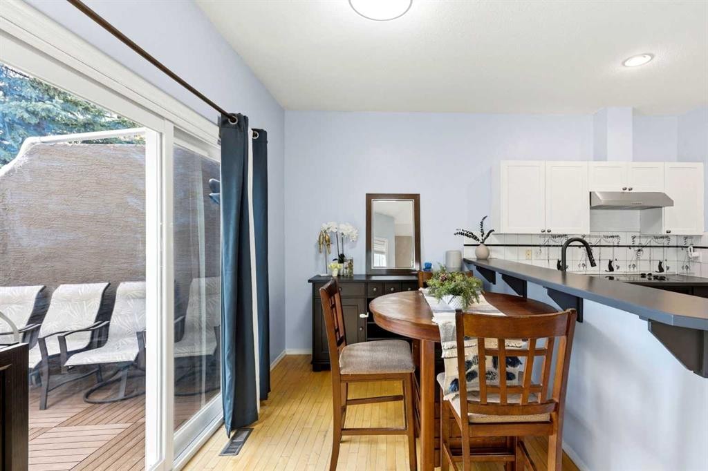 45 Patterson Hill Sw, Calgary, AB - Indoor Photo Showing Dining Room
