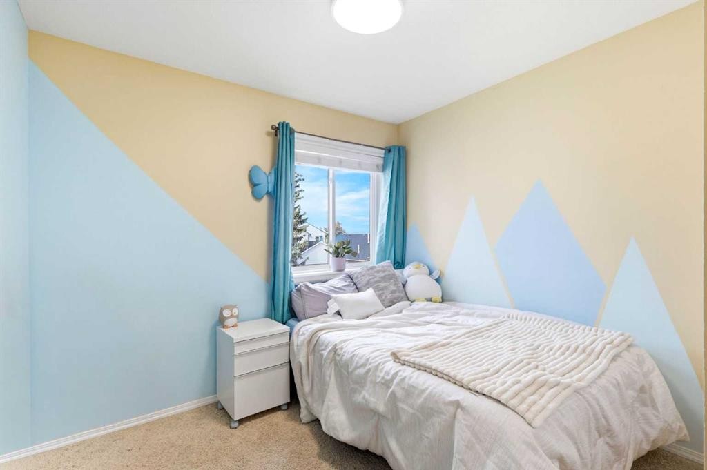 45 Patterson Hill Sw, Calgary, AB - Indoor Photo Showing Bedroom