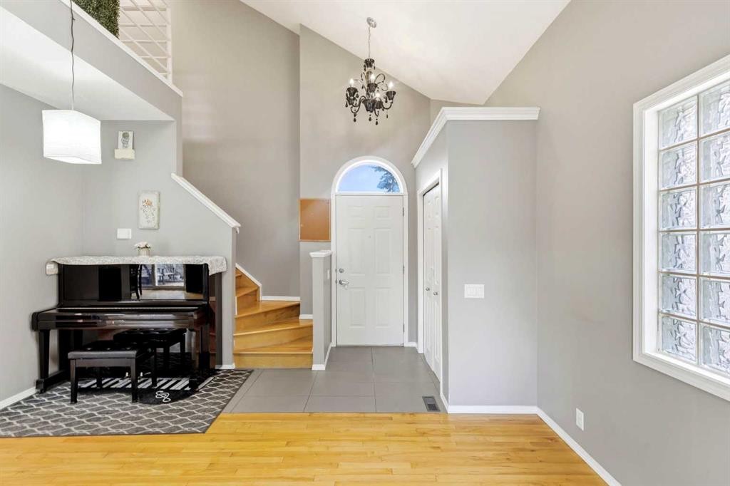 45 Patterson Hill Sw, Calgary, AB - Indoor Photo Showing Other Room