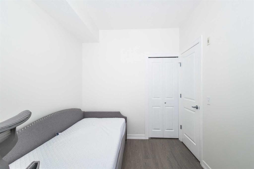 403-117 Copperpond Common Se, Calgary, AB - Indoor Photo Showing Bedroom
