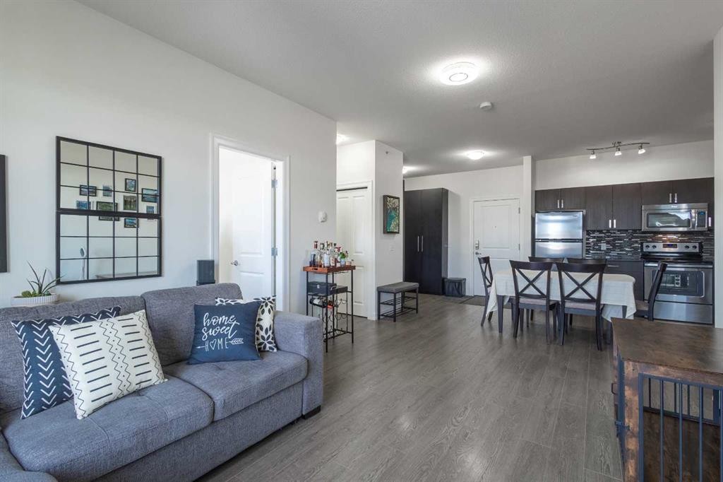 403-117 Copperpond Common Se, Calgary, AB - Indoor Photo Showing Living Room