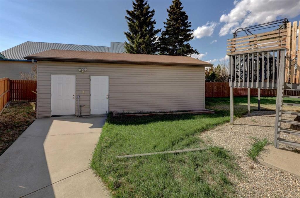 301 9 Street, Beiseker, AB - Outdoor