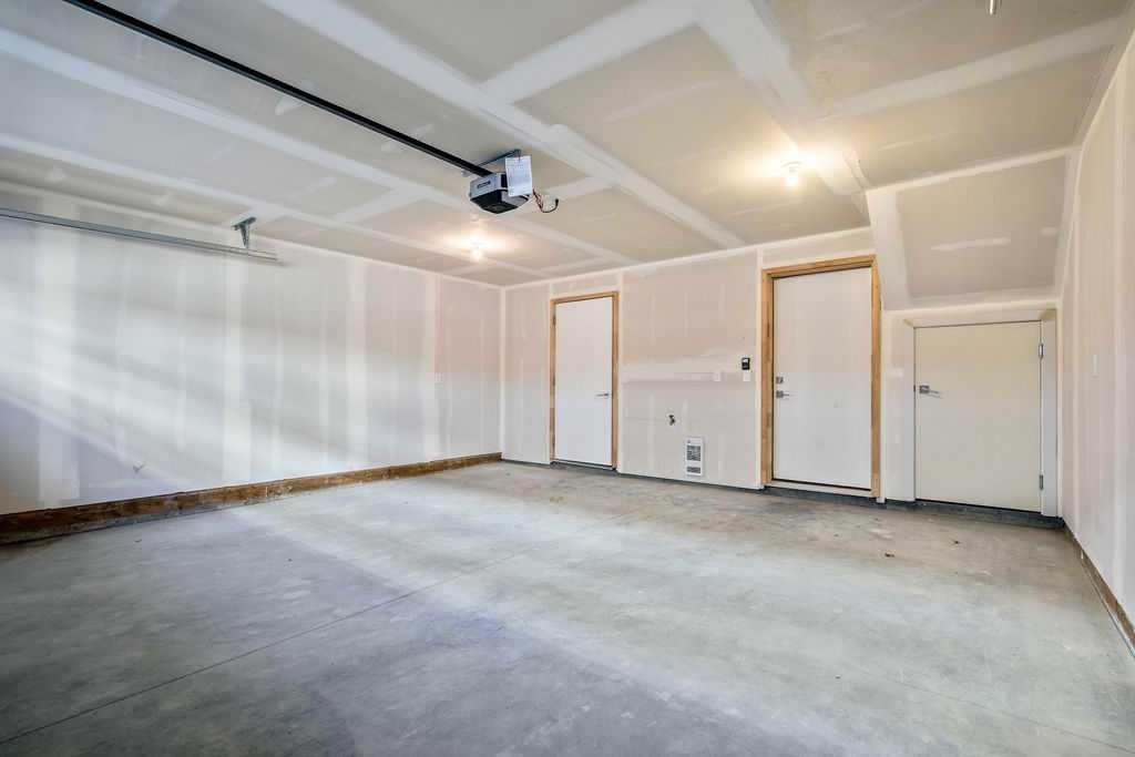 207-50 Cornerstone Passage Ne, Calgary, AB - Indoor Photo Showing Garage