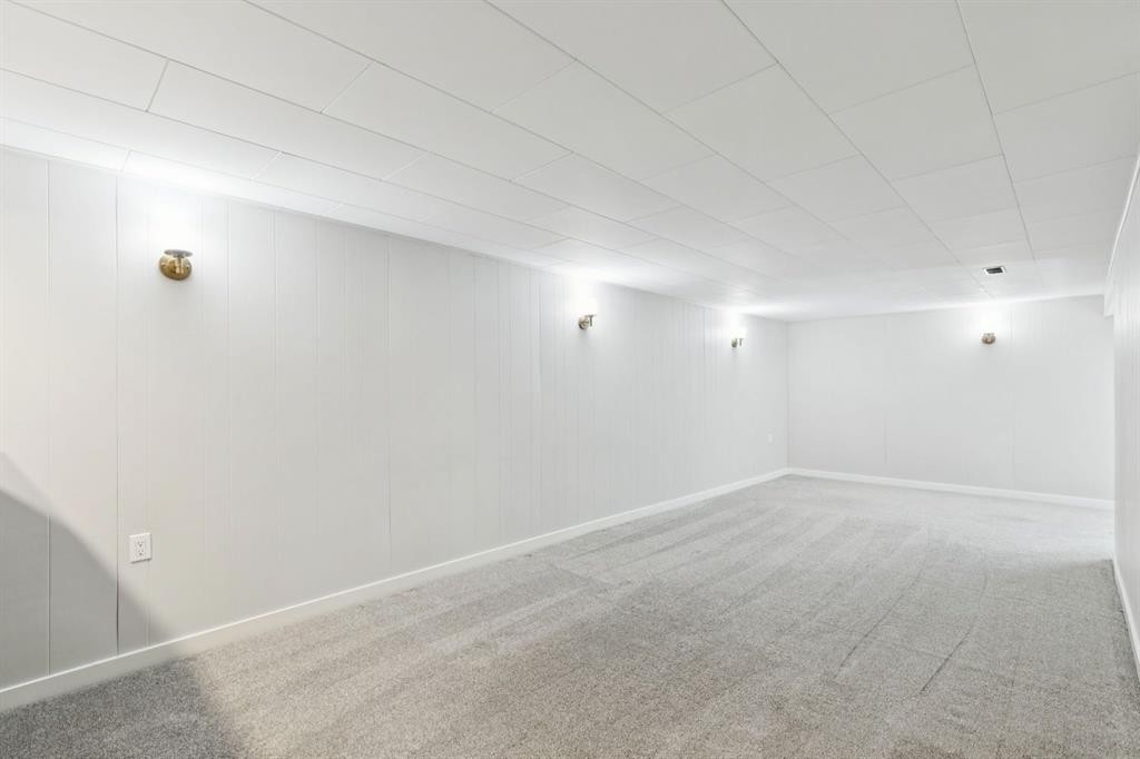 48 Haddock Road Sw, Calgary, AB - Indoor Photo Showing Other Room