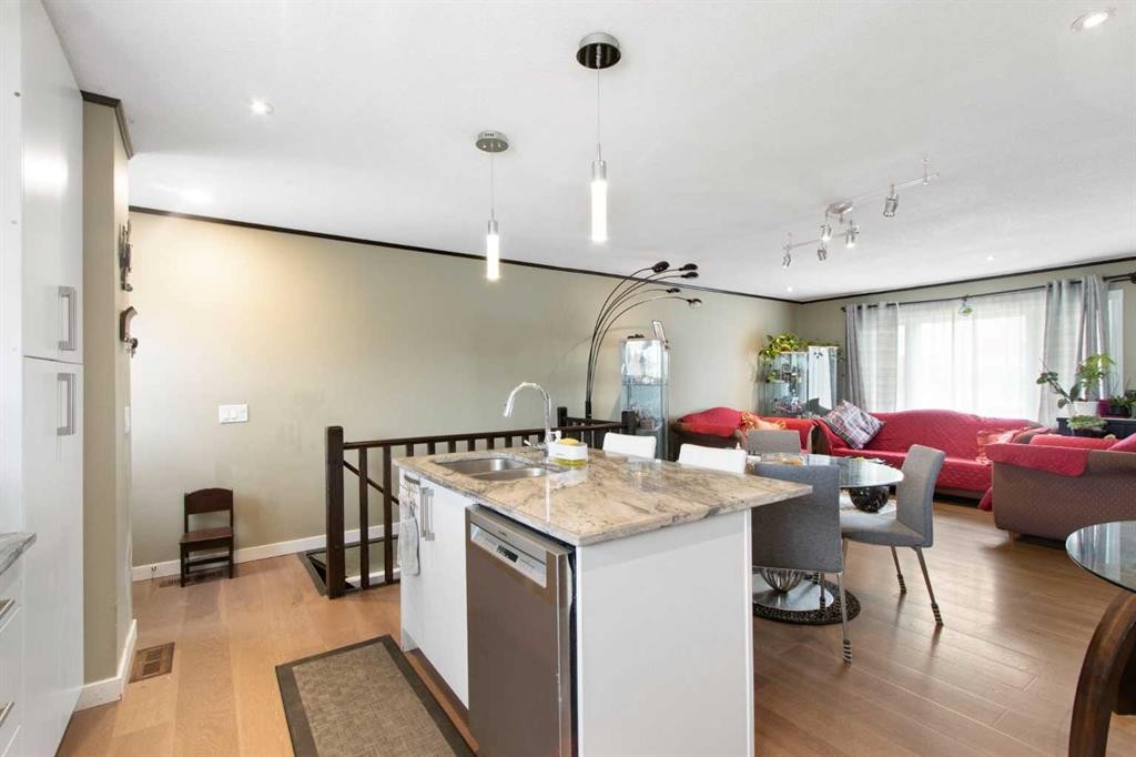 124 Maitland Drive Ne, Calgary, AB - Indoor Photo Showing Kitchen With Double Sink With Upgraded Kitchen