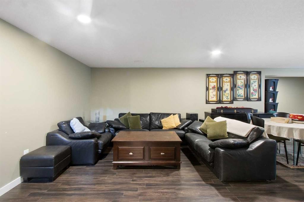124 Maitland Drive Ne, Calgary, AB - Indoor