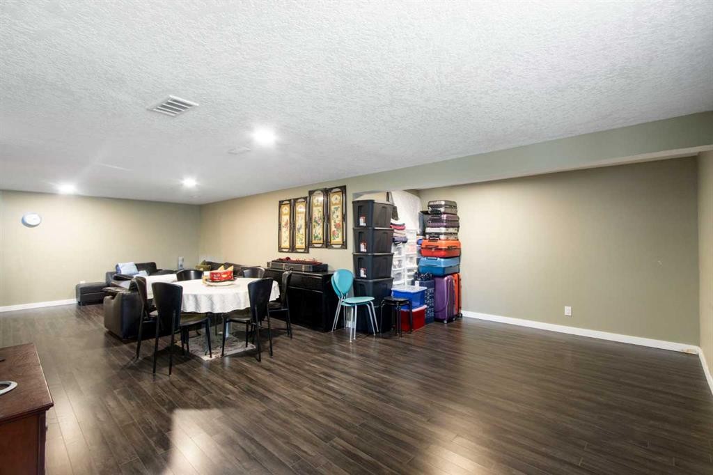 124 Maitland Drive Ne, Calgary, AB - Indoor