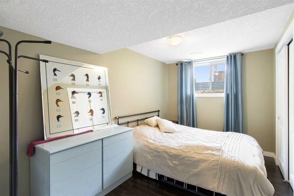124 Maitland Drive Ne, Calgary, AB - Indoor Photo Showing Bedroom