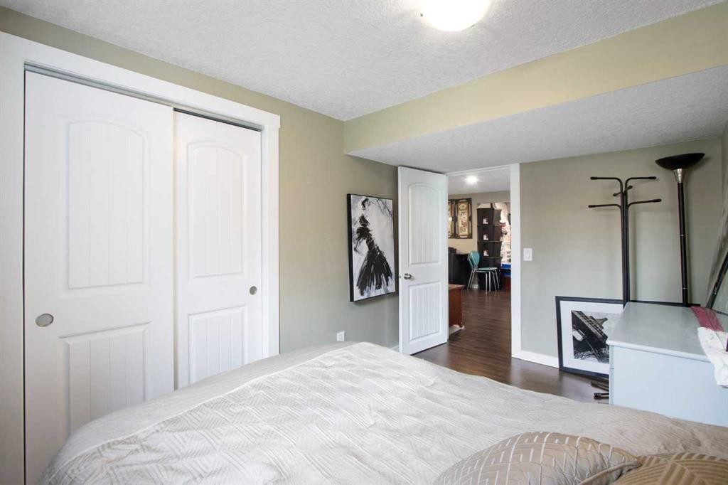 124 Maitland Drive Ne, Calgary, AB - Indoor Photo Showing Bedroom