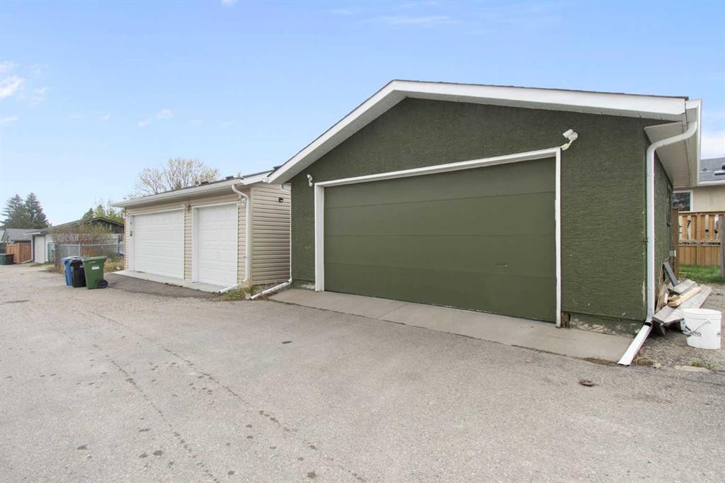 124 Maitland Drive Ne, Calgary, AB - Outdoor With Exterior