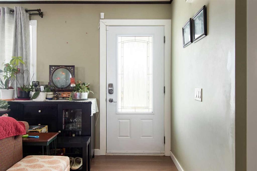 124 Maitland Drive Ne, Calgary, AB - Indoor Photo Showing Other Room