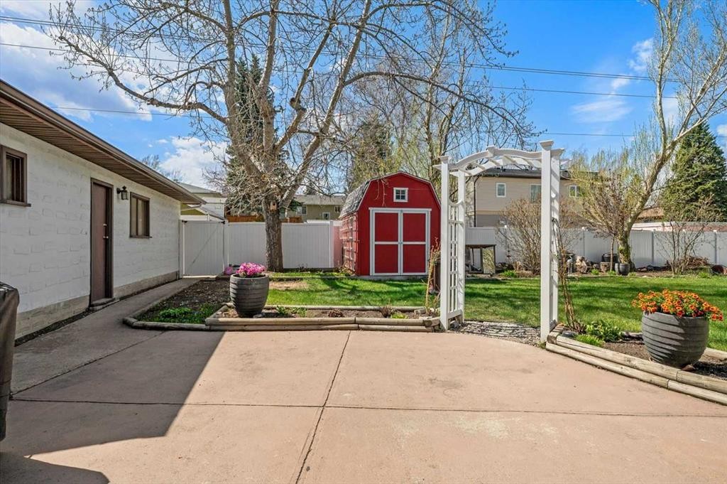 740 Canfield Place Sw, Calgary, AB - Outdoor