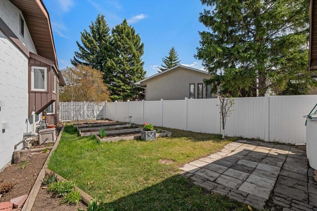 740 Canfield Place Sw, Calgary, AB - Outdoor