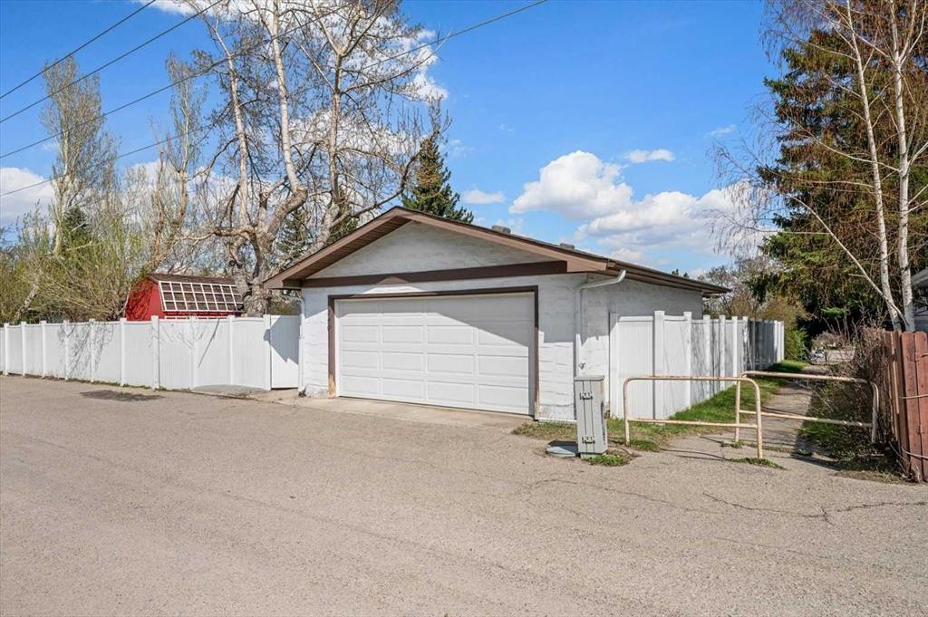 740 Canfield Place Sw, Calgary, AB - Outdoor