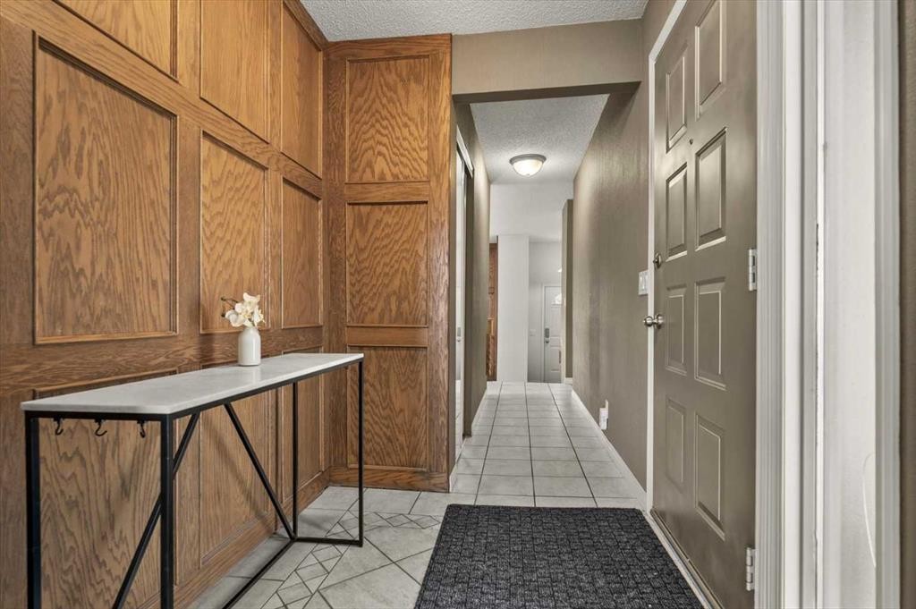 740 Canfield Place Sw, Calgary, AB - Indoor Photo Showing Other Room