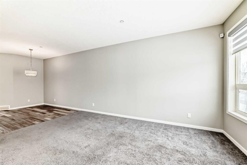 148 Howse Avenue Ne, Calgary, AB - Indoor Photo Showing Other Room