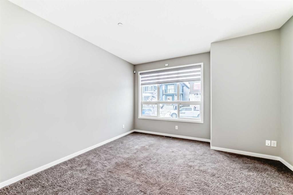 148 Howse Avenue Ne, Calgary, AB - Indoor Photo Showing Other Room