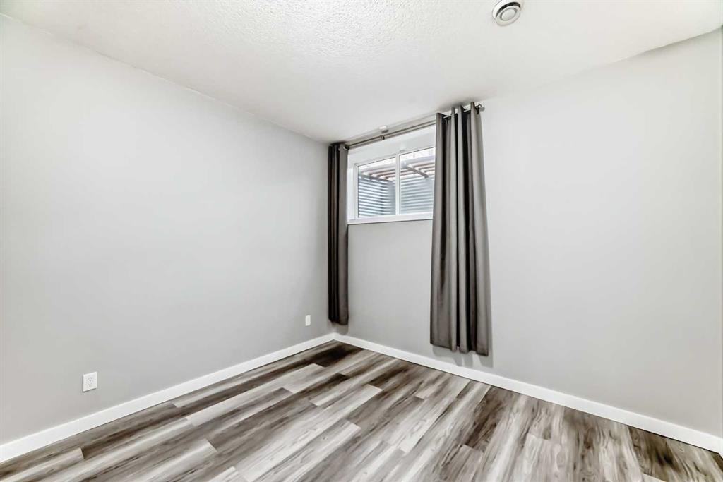 148 Howse Avenue Ne, Calgary, AB - Indoor Photo Showing Other Room