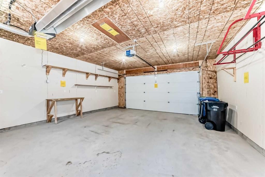 148 Howse Avenue Ne, Calgary, AB - Indoor Photo Showing Garage