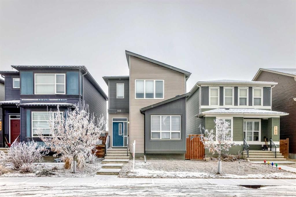 148 Howse Avenue Ne, Calgary, AB - Outdoor With Facade