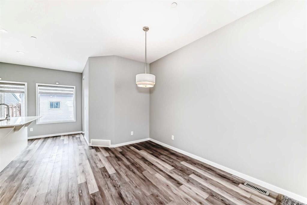 148 Howse Avenue Ne, Calgary, AB - Indoor Photo Showing Other Room