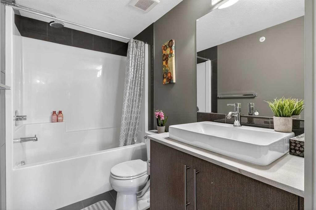 4403-302 Skyview Ranch Drive Ne, Calgary, AB - Indoor Photo Showing Bathroom