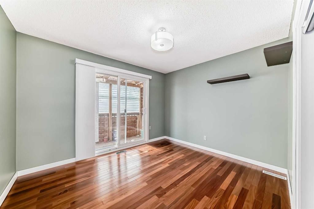 6824 Temple Drive Ne, Calgary, AB - Indoor Photo Showing Other Room