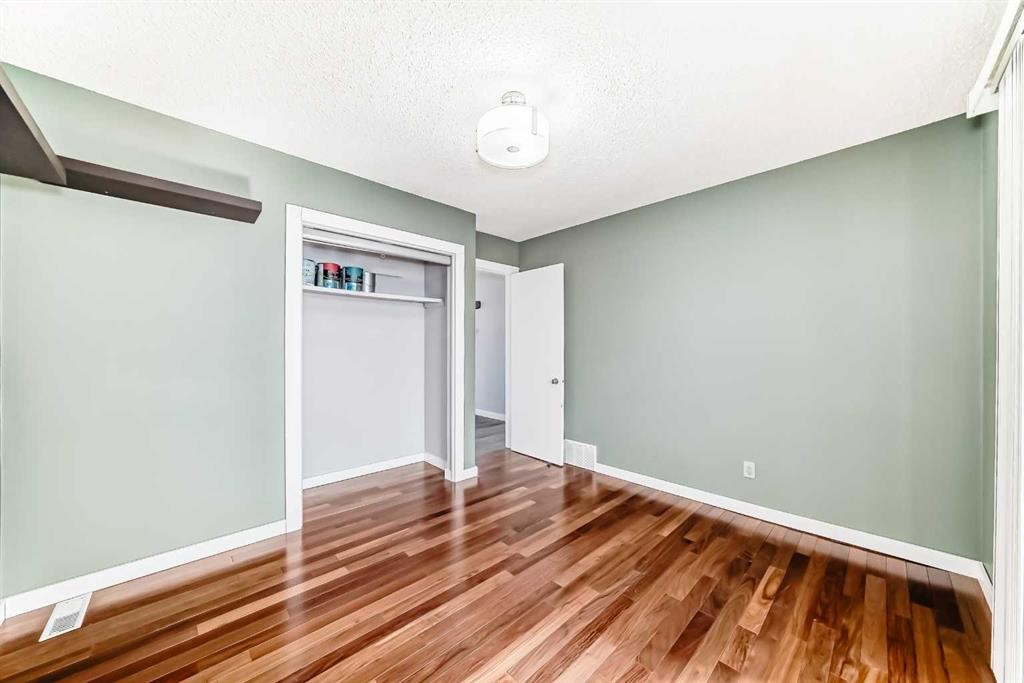 6824 Temple Drive Ne, Calgary, AB - Indoor Photo Showing Other Room