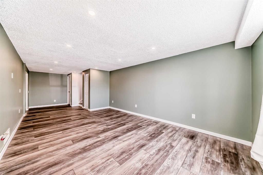 6824 Temple Drive Ne, Calgary, AB - Indoor Photo Showing Other Room