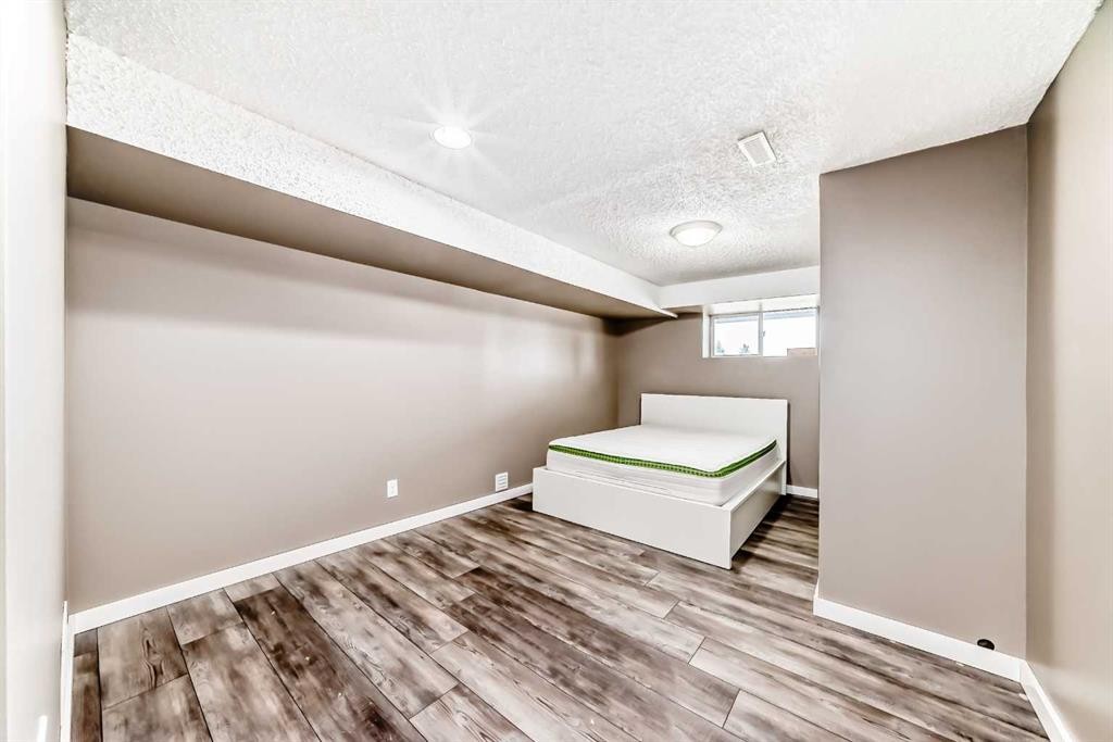 6824 Temple Drive Ne, Calgary, AB - Indoor Photo Showing Other Room