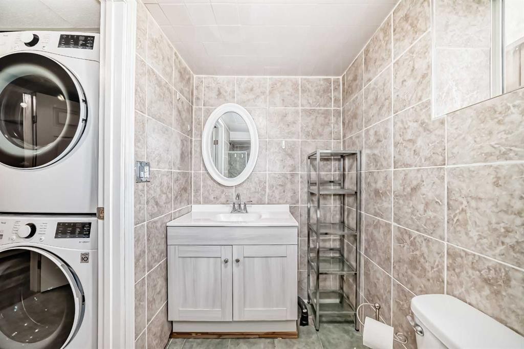 6824 Temple Drive Ne, Calgary, AB - Indoor Photo Showing Laundry Room