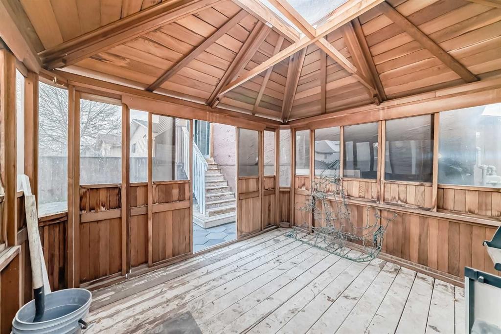 6824 Temple Drive Ne, Calgary, AB - Indoor Photo Showing Other Room