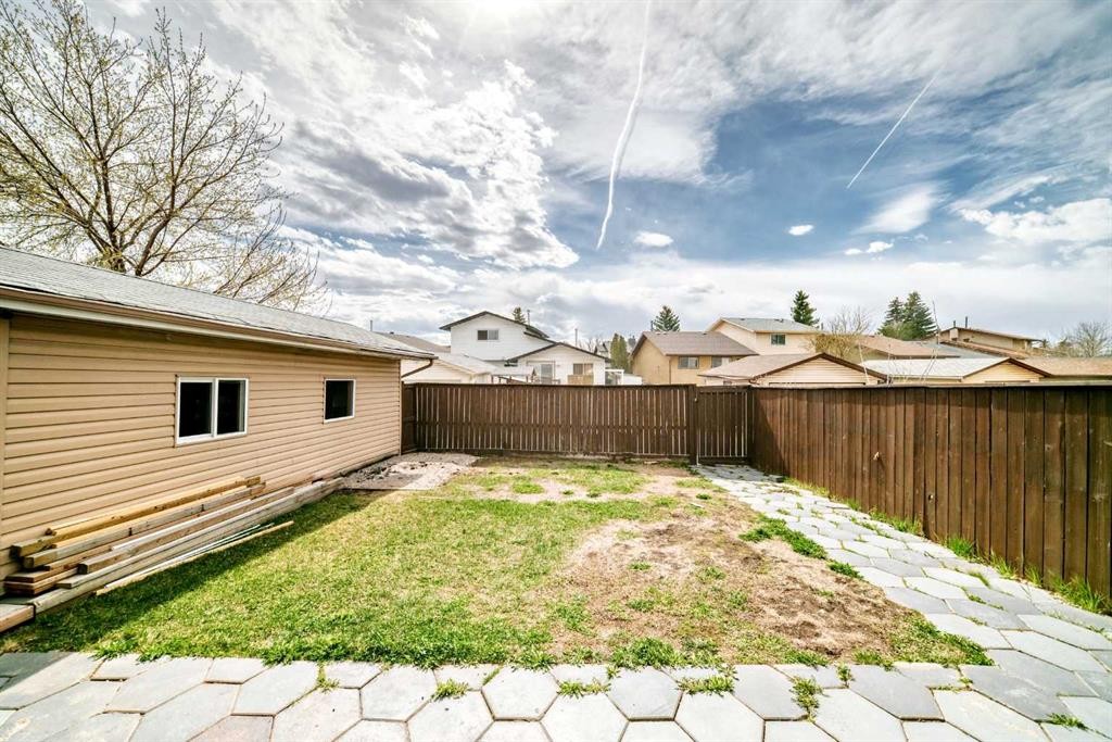 6824 Temple Drive Ne, Calgary, AB - Outdoor