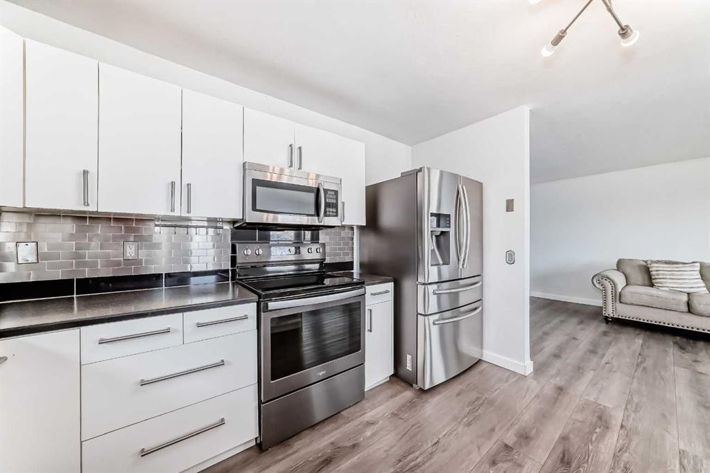 6824 Temple Drive Ne, Calgary, AB - Indoor Photo Showing Kitchen