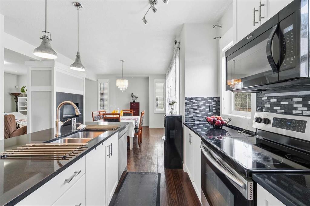 161 Rainbow Falls Glen, Chestermere, AB - Indoor Photo Showing Kitchen With Stainless Steel Kitchen With Double Sink With Upgraded Kitchen
