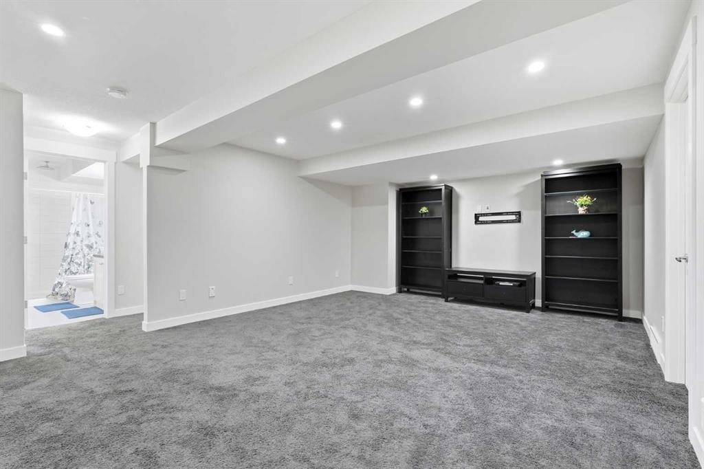 161 Rainbow Falls Glen, Chestermere, AB - Indoor Photo Showing Bathroom
