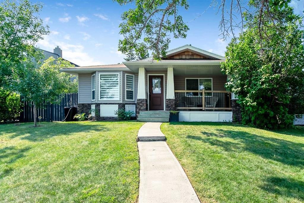 95 Hillgrove Crescent Sw, Calgary, AB - Outdoor With Deck Patio Veranda With Facade