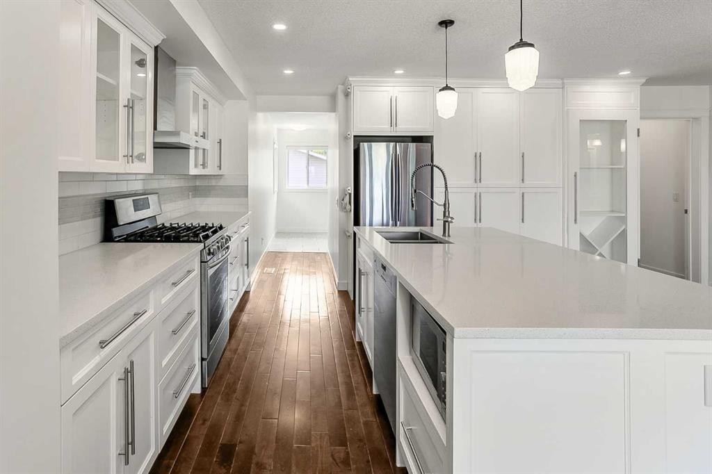 95 Hillgrove Crescent Sw, Calgary, AB - Indoor Photo Showing Kitchen With Stainless Steel Kitchen With Double Sink With Upgraded Kitchen